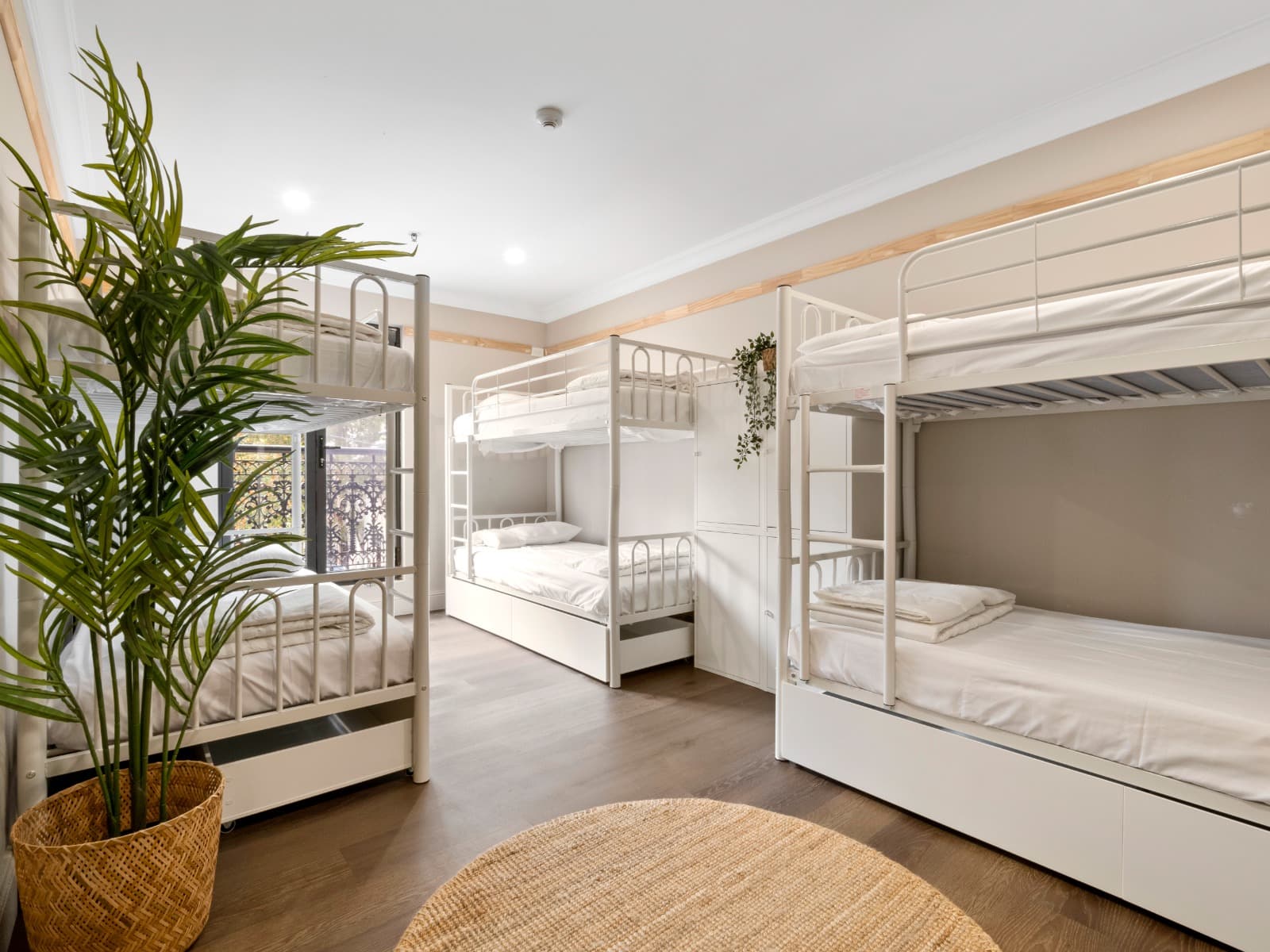 What to carry when travelling to your first hostel in Sydney