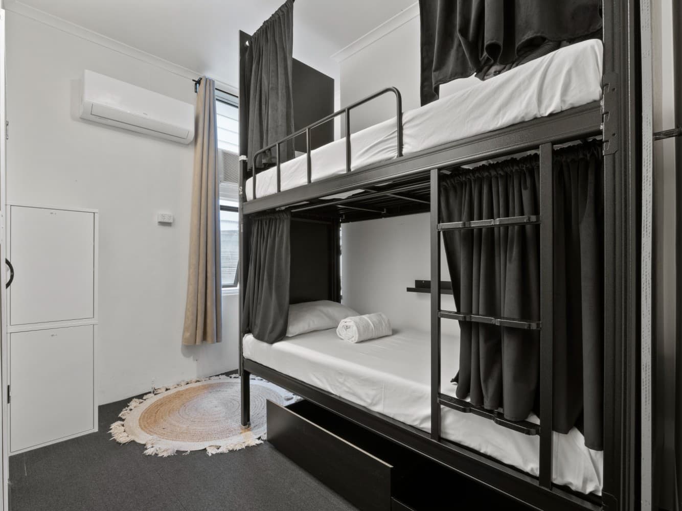 Mixed Pod Twin with Ensuite Bathroom — Photo 1