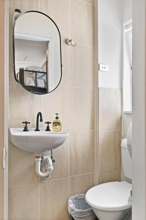 Mixed Pod 4 People Bedroom - Ensuite Bathroom — Photo 2