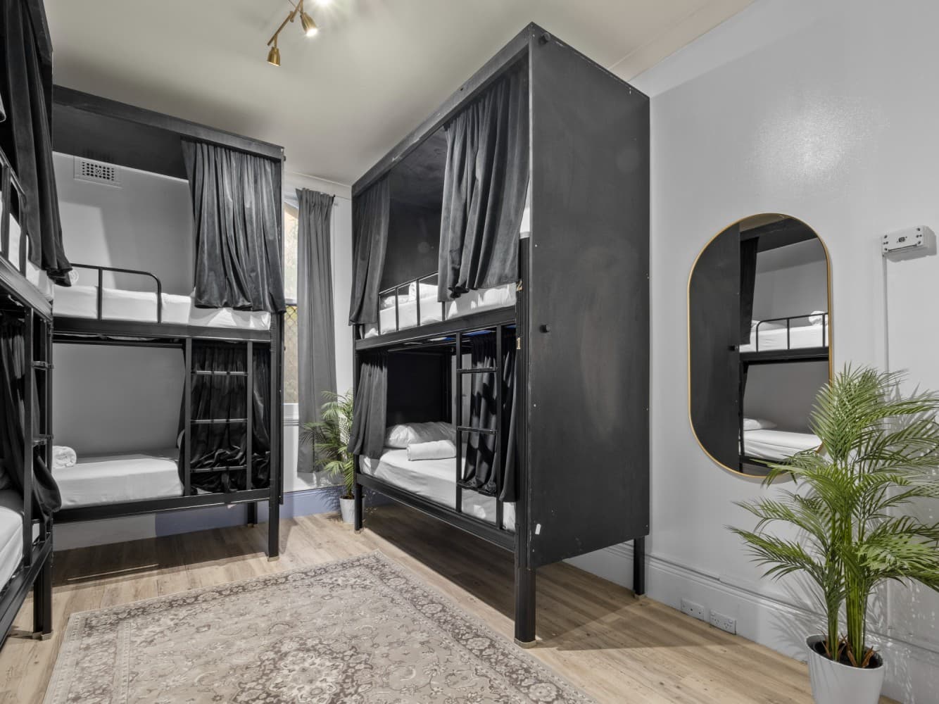 Private Room - shared bathroom (6ppl max) — Photo 1