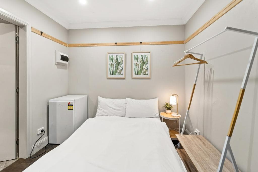 Double bedroom with private bathroom — Photo 3