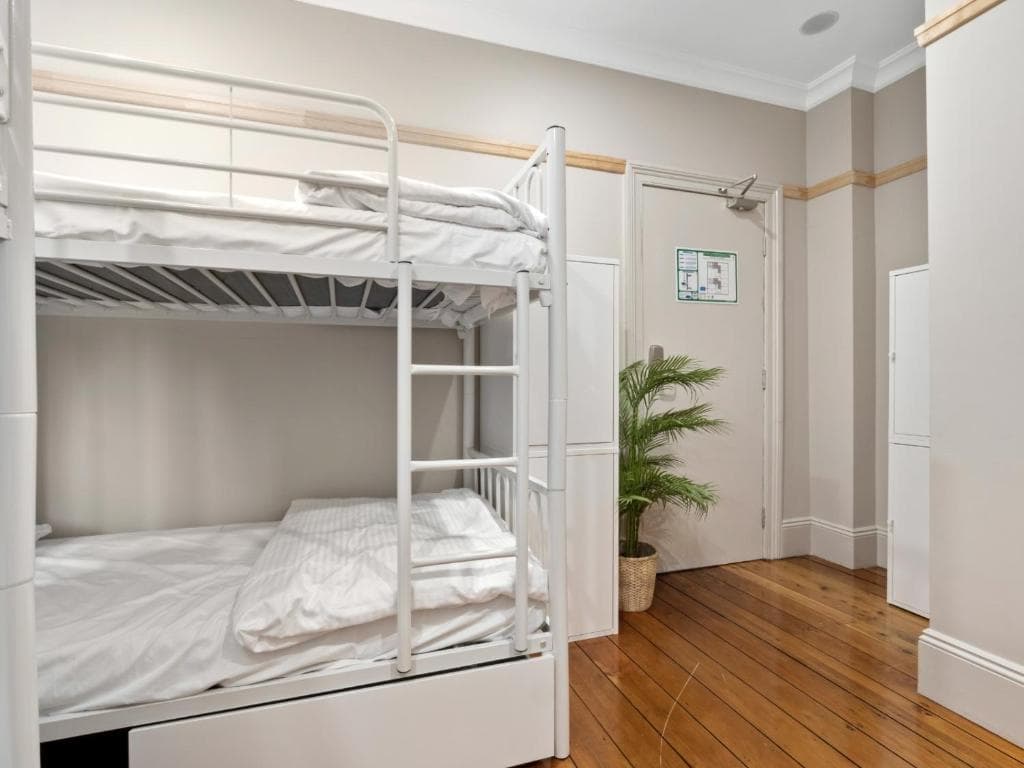 Private Room w/Shared Bathroom (4 ppl max) — Photo 4