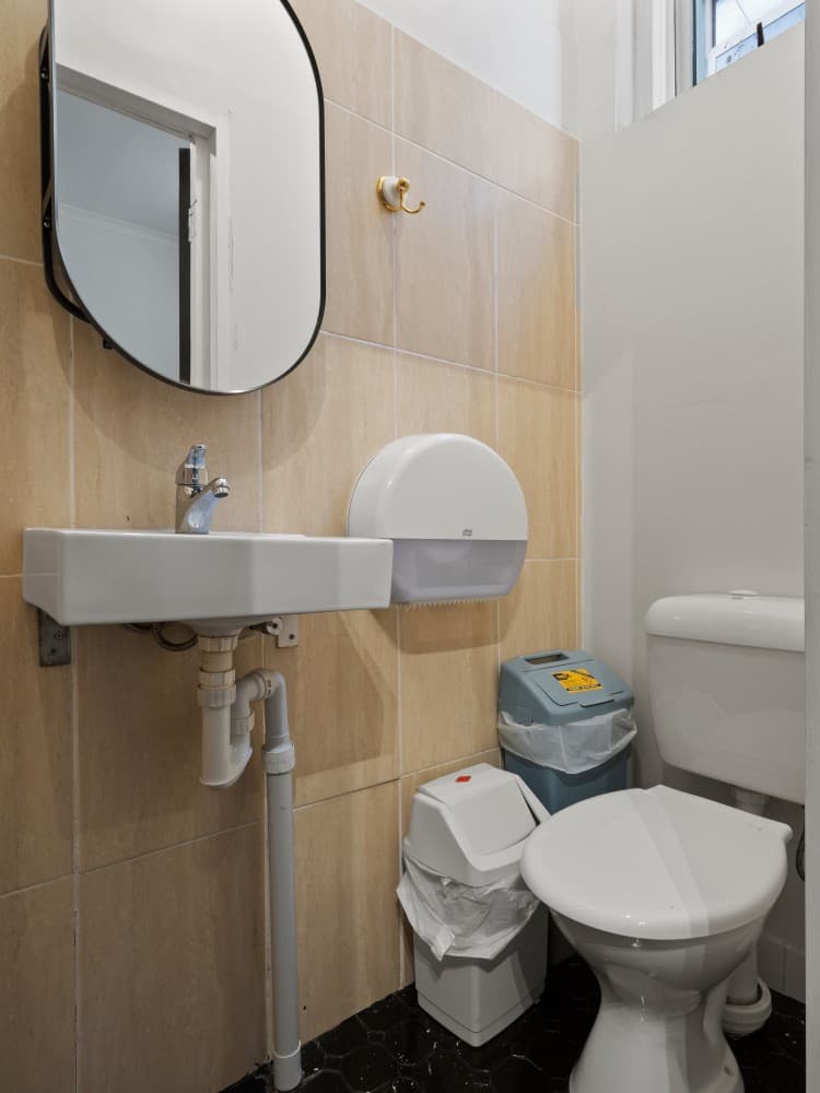 Mixed Pod Twin with Ensuite Bathroom — Photo 4