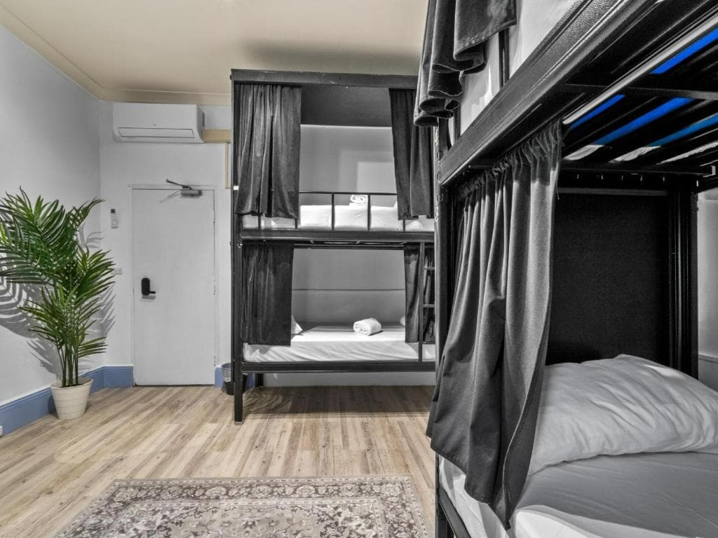 Private Room - ensuite (6ppl max) — Photo 1