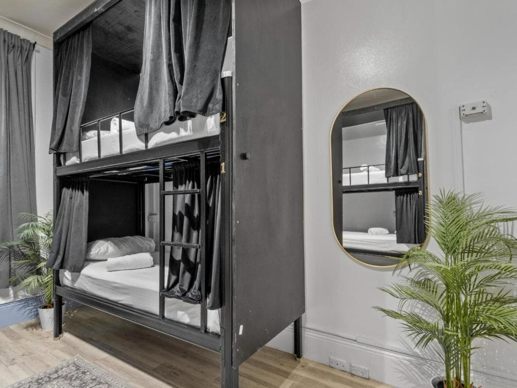 Private Room (max 4) - 4 Beds Shared — Photo 2