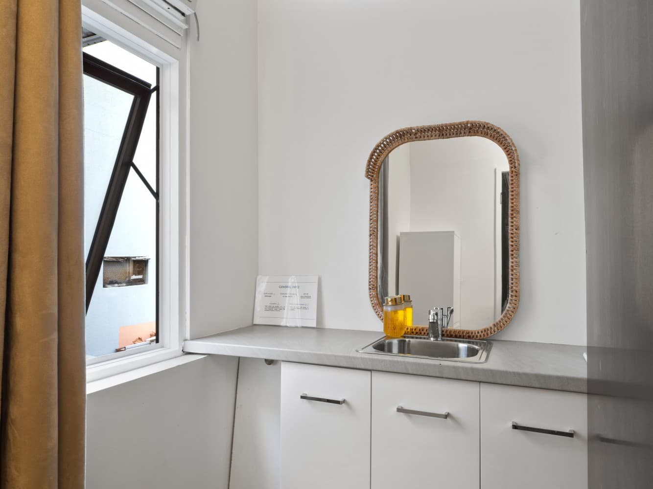 Mixed Pod Twin with Ensuite Bathroom — Photo 5