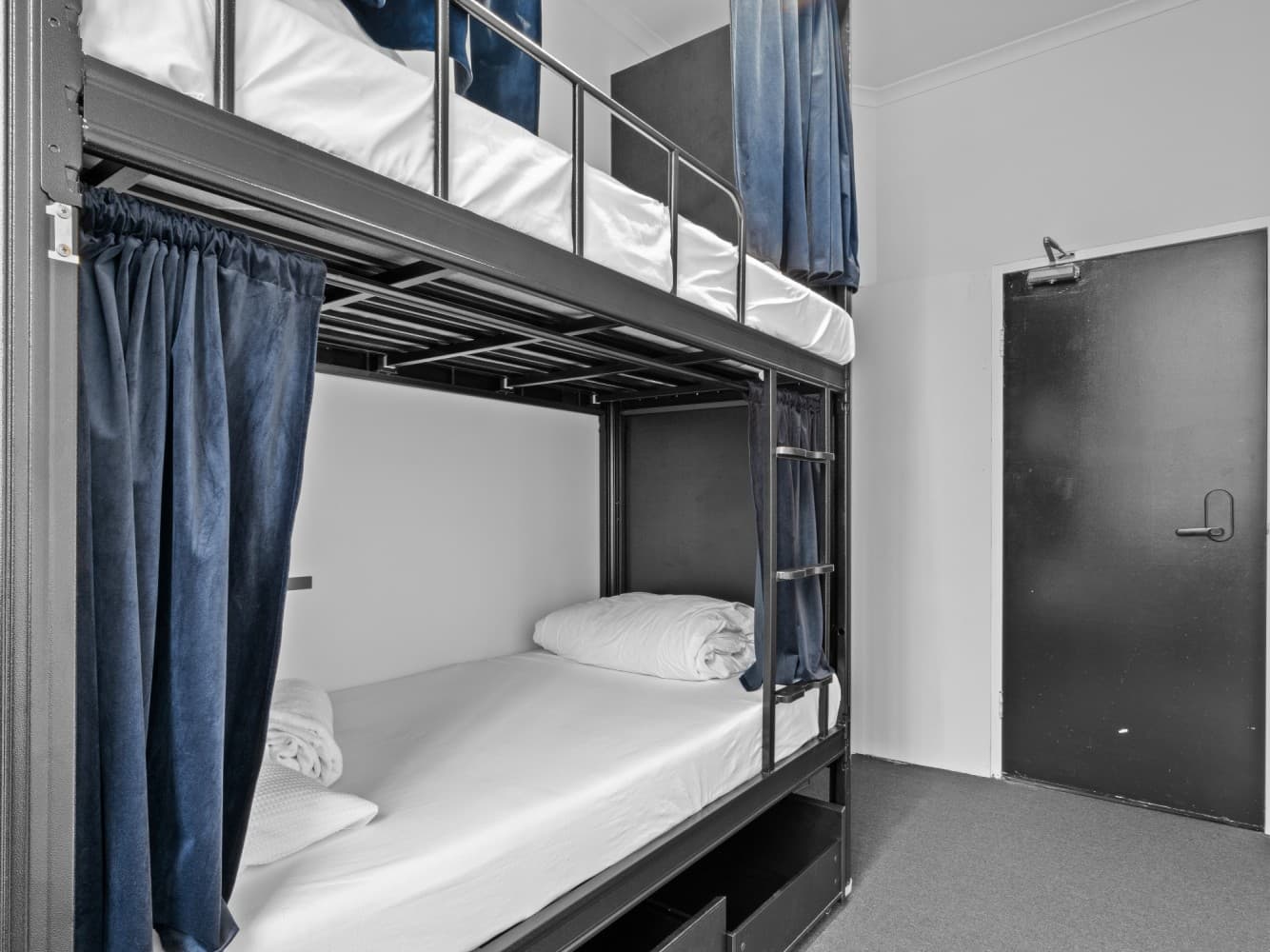 Private Room with Harbour view (2ppl max) — Photo 1