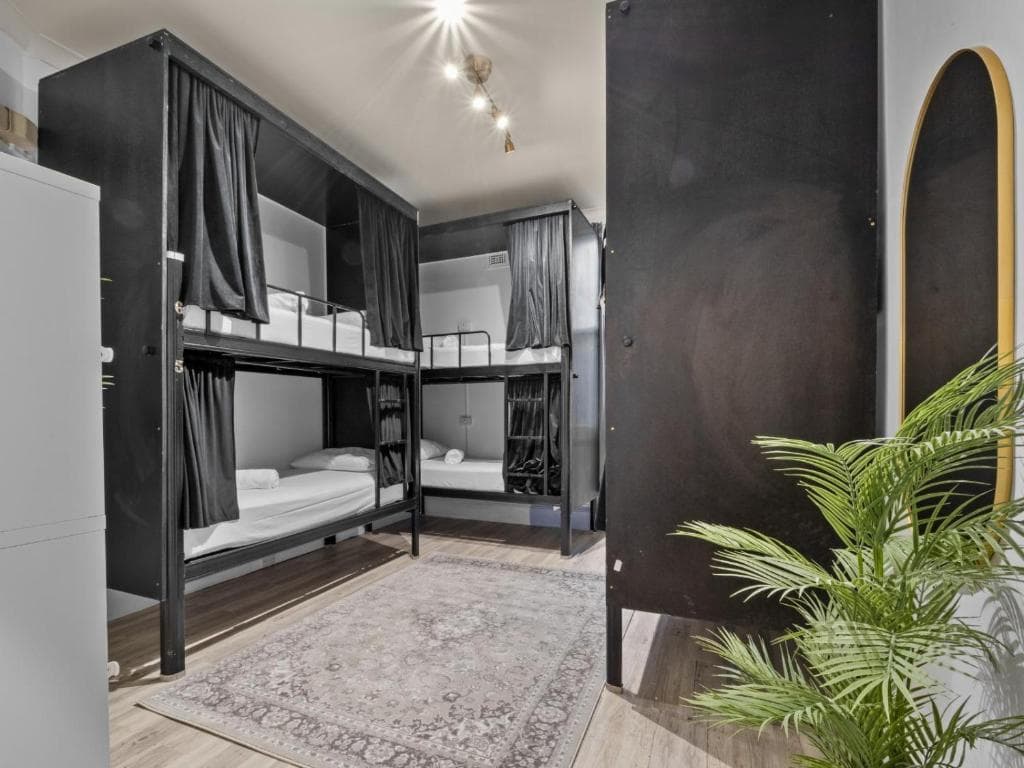 Darling Harbour Private Room - ensuite (6ppl max)