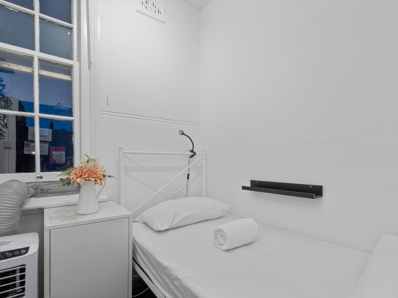 Potts Point SINGLE BEDROOM WITH HARBOUR VIEW