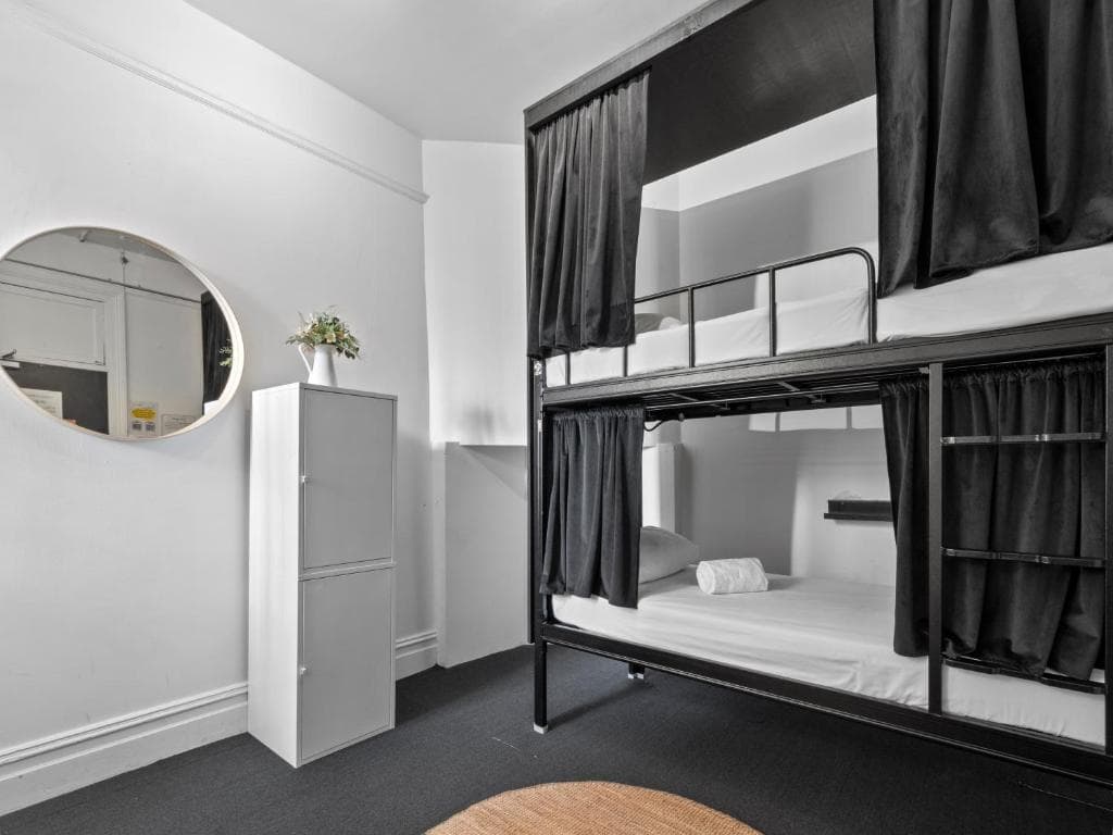 Potts Point MIXED POD TWIN ROOM
